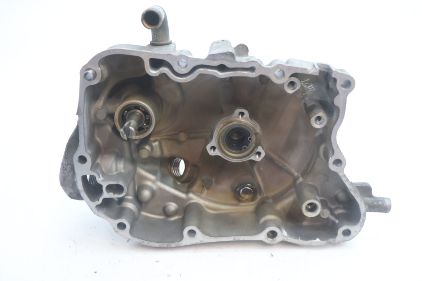 photo de CUBIERTA DEL ENCENDIDO HONDA FES S-WING SWING ABS 125 (2007 - 2015) - Detalles de los puntos de fijación