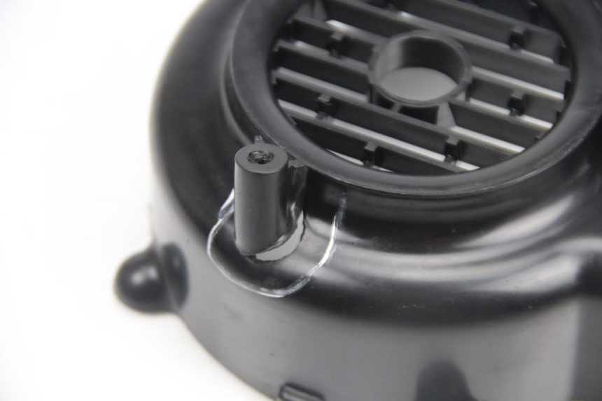 photo de TAPA ENCENDIDO SYM ORBIT III 3 4T 50 (2021 - 2025) - Detalles de los puntos de fijación