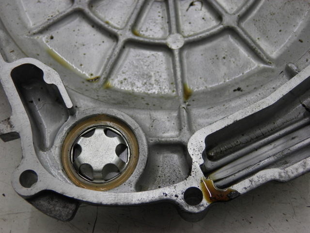 photo de TAPA ENCENDIDO SUZUKI BURGMAN EXECUTIVE 650 (2008 - 2010) - Detalle de la pieza