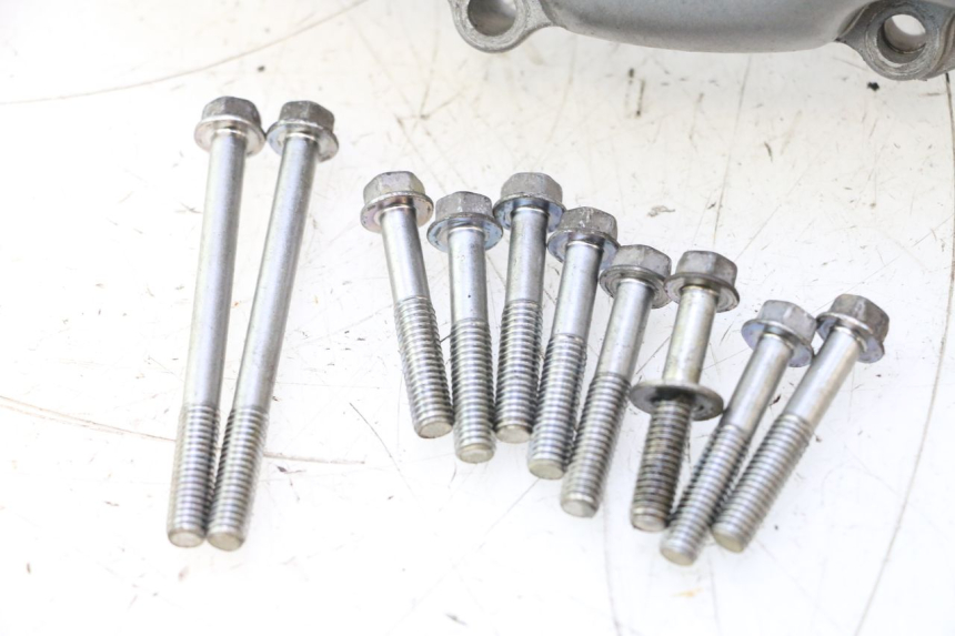 photo de TAPA ENCENDIDO SUZUKI SV S 650 (2003 - 2009) - Detalles de los puntos de fijación