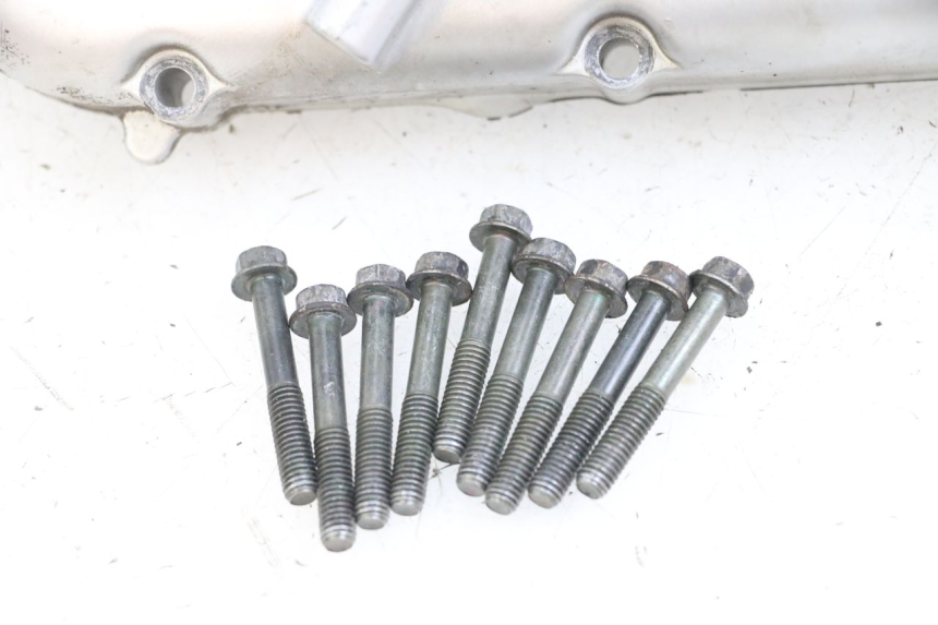 photo de TAPA ENCENDIDO YAMAHA X-MAX XMAX 125 (2010 - 2013) - Detalles de los puntos de fijación