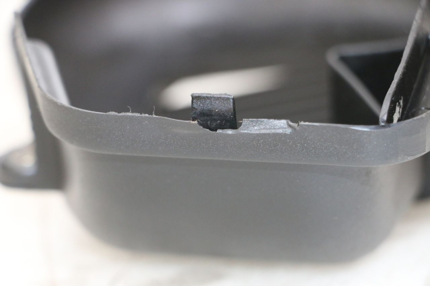 photo de TAPA ENCENDIDO YAMAHA BW'S NG NEXT GENERATION 50 (1996 - 2003) - Primer plano técnico