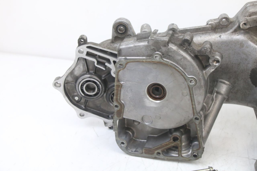 photo de CÁRTER DE MOTOR INFERIOR KYMCO AGILITY 4T 50 (2018 - 2022) - Detalles de los puntos de fijación