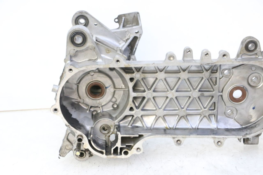 photo de CÁRTER DE MOTOR INFERIOR KYMCO AGILITY NAKED RENOUVO 2T 50 (2011 - 2018) - Primer plano técnico