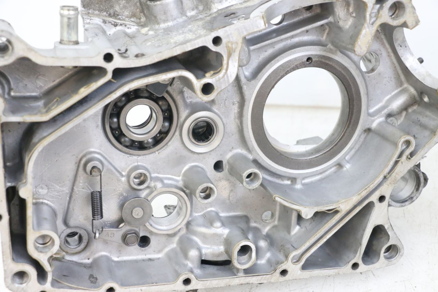 photo de Cárter inferior del motor HYOSUNG GV AQUILA 125 (2000 - 2009) - Primer plano de alta resolución