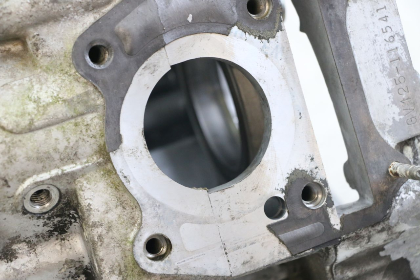 photo de Cárter inferior del motor HYOSUNG GV AQUILA 125 (2000 - 2009) - Otra perspectiva