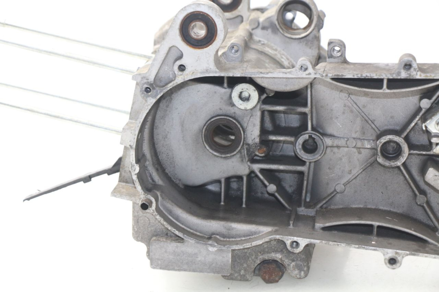 photo de CÁRTER DE MOTOR INFERIOR JONWAY AZTRAL 125 (2008 - 2017) - Detalles de los puntos de fijación
