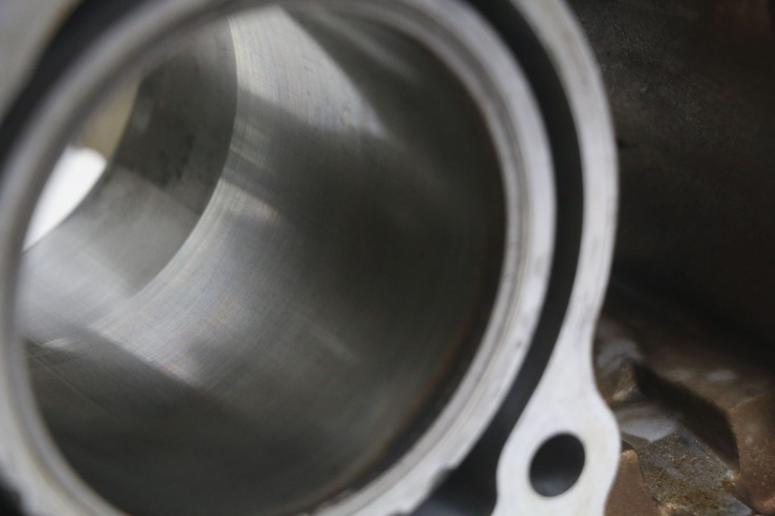 photo de CÁRTER DE MOTOR INFERIOR HONDA CBF 500 (2004 - 2007) - Zoom sobre los componentes