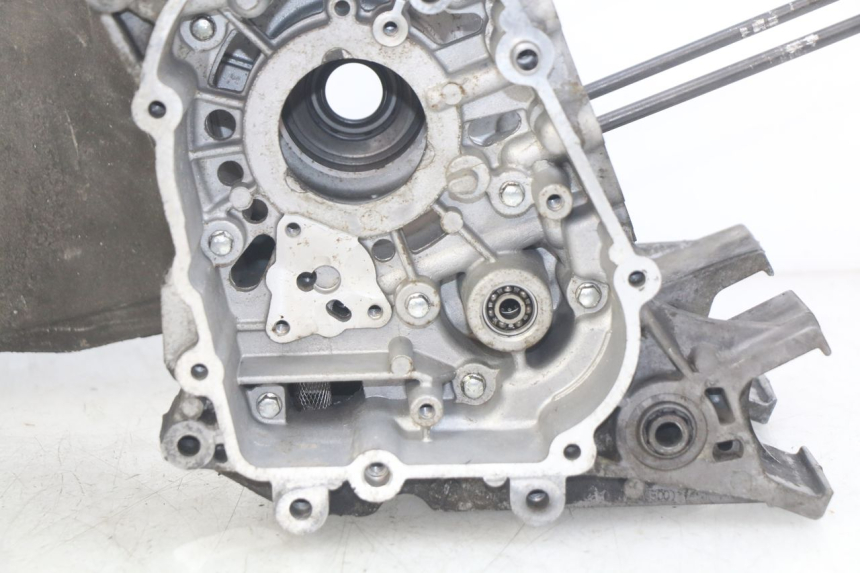 photo de CÁRTER DE MOTOR INFERIOR PEUGEOT CITYSTAR 125 (2011 - 2017) - Zoom sobre los componentes