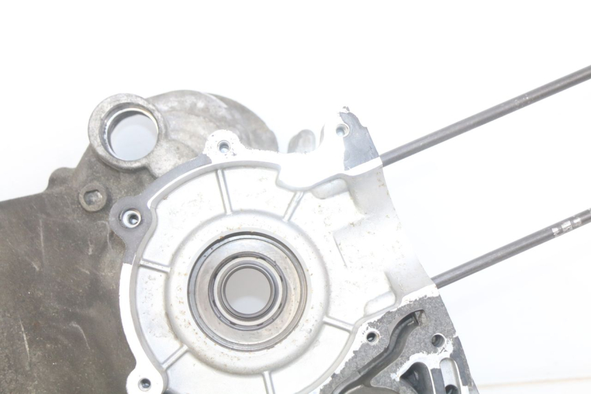 photo de CÁRTER DE MOTOR INFERIOR PEUGEOT CITYSTAR 125 (2011 - 2017) - Enfoque en la estructura