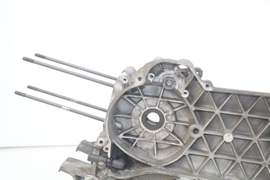 photo de CÁRTER DE MOTOR INFERIOR PEUGEOT CITYSTAR 125 (2011 - 2017) - Estado de la superficie y material