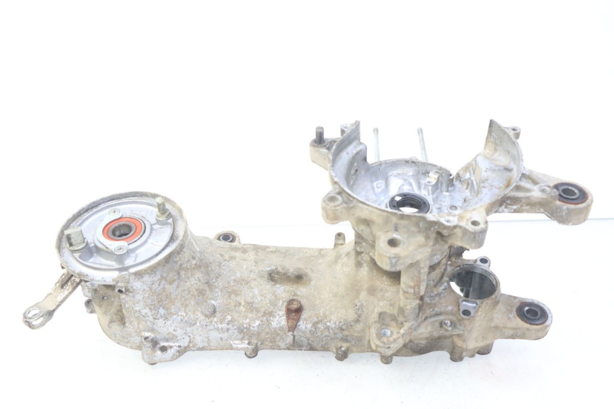 photo de CÁRTER DE MOTOR INFERIOR SUZUKI CP 80 (1985 - 1996) - Primer plano técnico