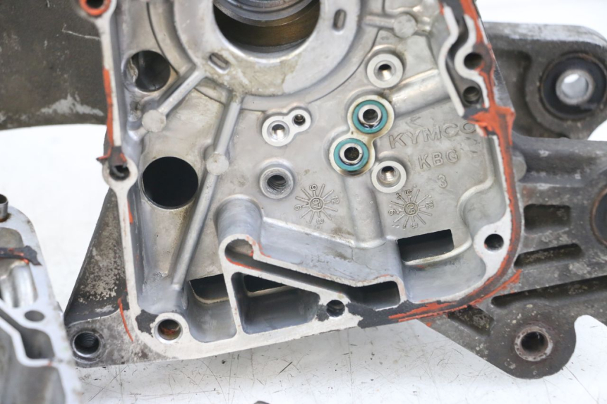 photo de CÁRTER DE MOTOR INFERIOR KYMCO DINK 4T 50 (2007 - 2018) - Inspección visual detallada