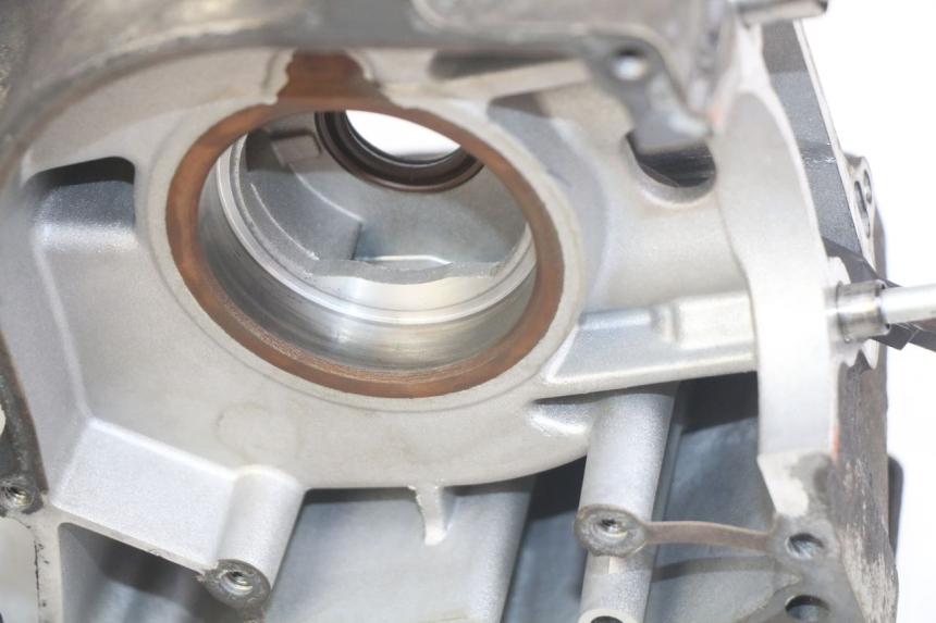 photo de CÁRTER DE MOTOR INFERIOR KYMCO DINK STREET 125 (2009 - 2014) - Zoom sobre los componentes