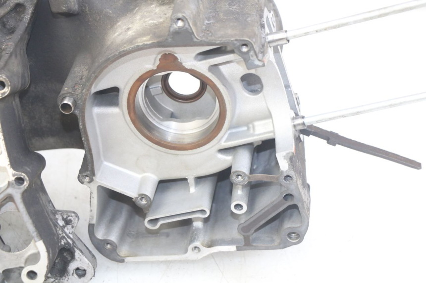 photo de CÁRTER DE MOTOR INFERIOR KYMCO DINK STREET 125 (2009 - 2014) - Primer plano de alta resolución