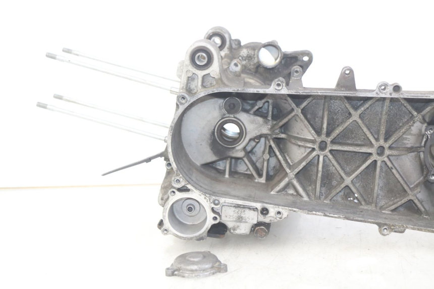 photo de CÁRTER DE MOTOR INFERIOR KYMCO DINK STREET 125 (2009 - 2014) - Primer plano técnico