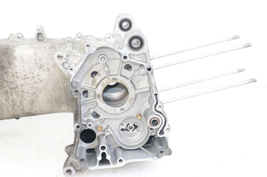 photo de CÁRTER DE MOTOR INFERIOR KYMCO DINK STREET 125 (2009 - 2014) - Primer plano técnico