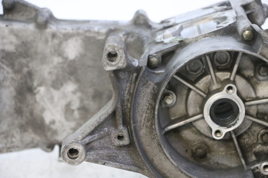 photo de CÁRTER DE MOTOR INFERIOR PEUGEOT ELYSTAR 50 (2002 - 2014) - Zoom sobre los componentes