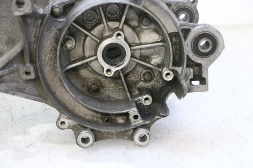 photo de CÁRTER DE MOTOR INFERIOR PEUGEOT ELYSTAR 50 (2002 - 2014) - Primer plano de alta resolución