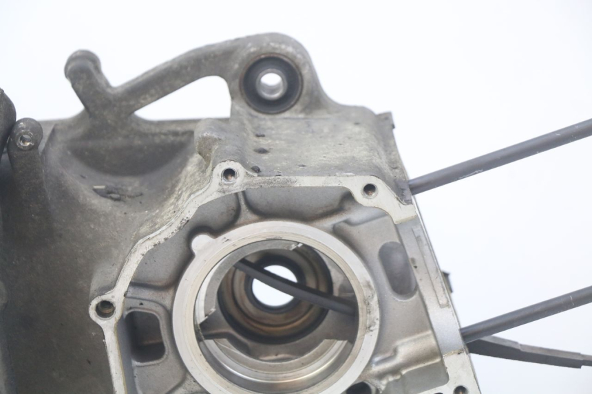 photo de CÁRTER DE MOTOR INFERIOR HONDA FES PANTHEON 125 (2003 - 2007) - Características distintivas