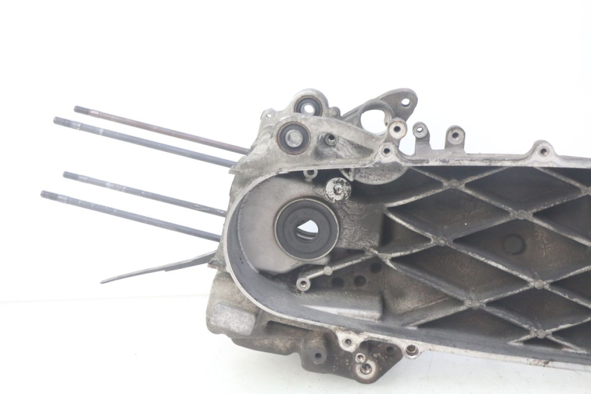 photo de CÁRTER DE MOTOR INFERIOR HONDA FES PANTHEON 125 (2003 - 2007) - Detalles de los puntos de fijación