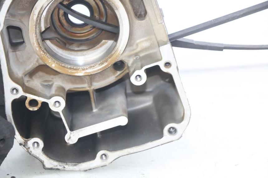 photo de CÁRTER DE MOTOR INFERIOR HONDA FES S-WING SWING ABS 125 (2007 - 2015) - Otra vista del artículo