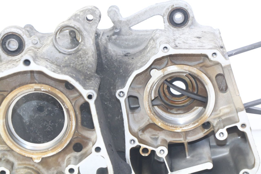 photo de CÁRTER DE MOTOR INFERIOR HONDA FES S-WING SWING ABS 125 (2007 - 2015) - Características distintivas