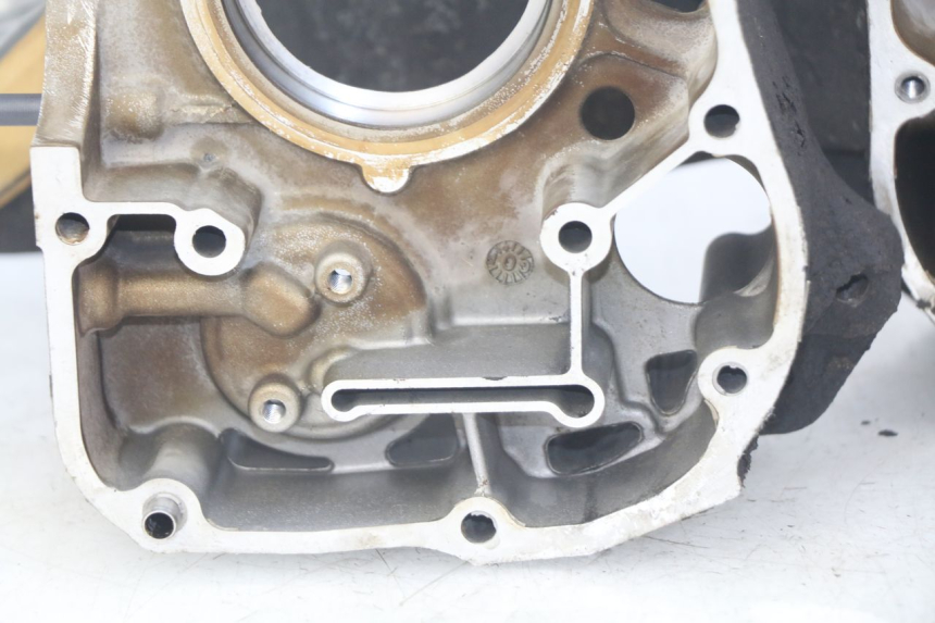 photo de CÁRTER DE MOTOR INFERIOR HONDA FES S-WING SWING ABS 125 (2007 - 2015) - Zoom sobre los componentes