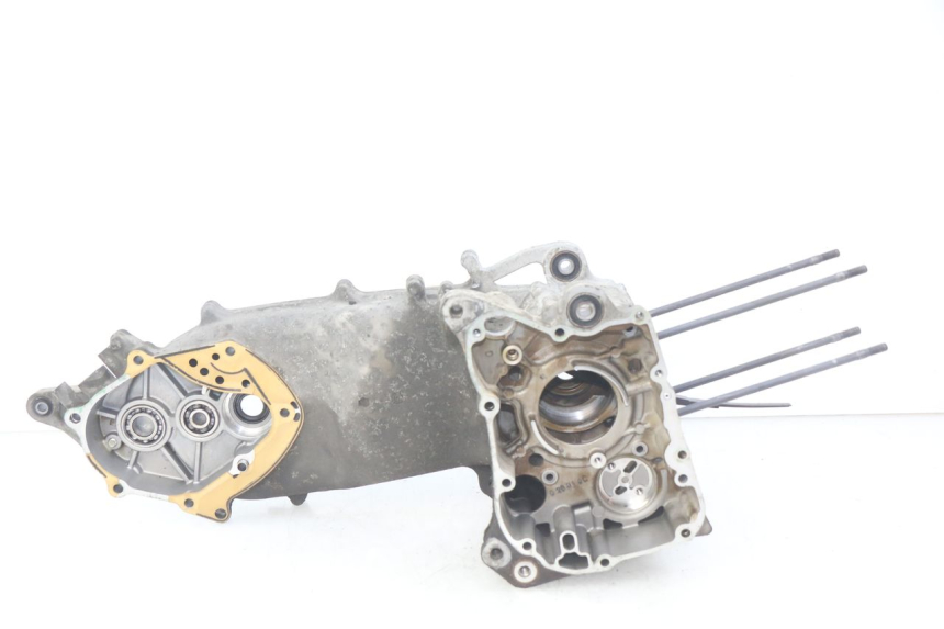 photo de CÁRTER DE MOTOR INFERIOR HONDA FES S-WING SWING ABS 125 (2007 - 2015) - Primer plano técnico