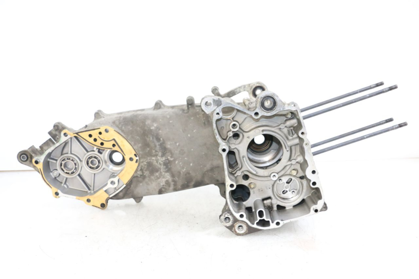 photo de CÁRTER DE MOTOR INFERIOR HONDA FES S-WING SWING ABS 125 (2007 - 2015) - Primer plano de alta resolución