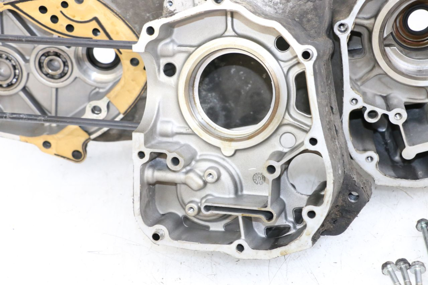 photo de CÁRTER DE MOTOR INFERIOR HONDA FES S-WING SWING ABS 125 (2007 - 2015) - Enfoque en la estructura