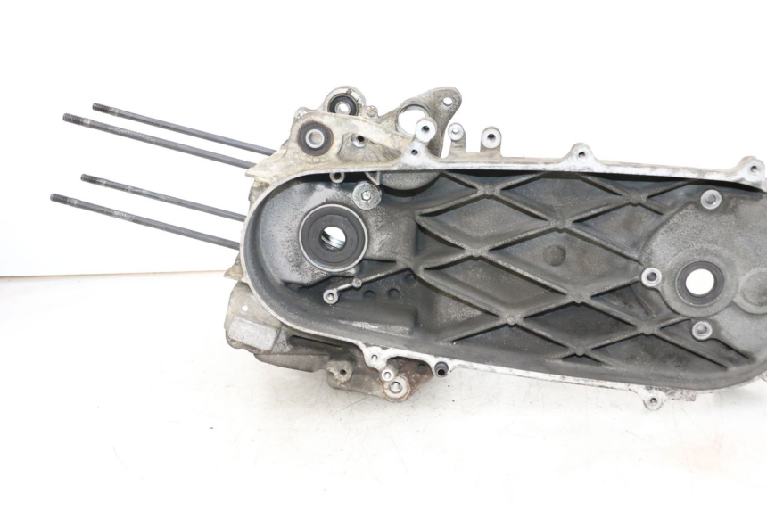 photo de CÁRTER DE MOTOR INFERIOR HONDA FES S-WING SWING ABS 125 (2007 - 2015) - Detalles de los puntos de fijación