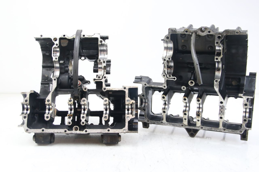 photo de CÁRTER DE MOTOR INFERIOR YAMAHA FZS FAZER 600 (2001 - 2003) - Detalles de los puntos de fijación