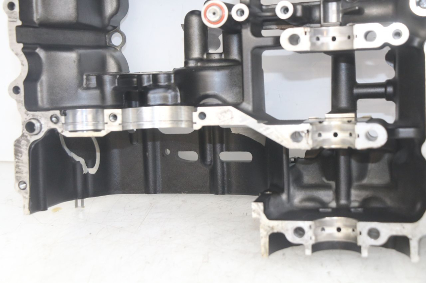 photo de CÁRTER DE MOTOR INFERIOR YAMAHA FZS FAZER 600 (1998 - 2001) - Perfil de la pieza de repuesto