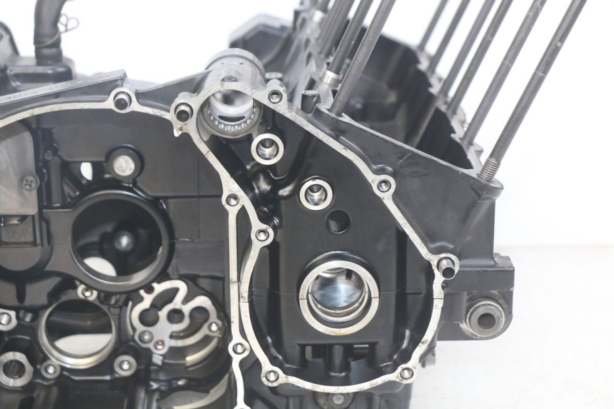 photo de CÁRTER DE MOTOR INFERIOR YAMAHA FZS FAZER 600 (1998 - 2001) - Primer plano técnico