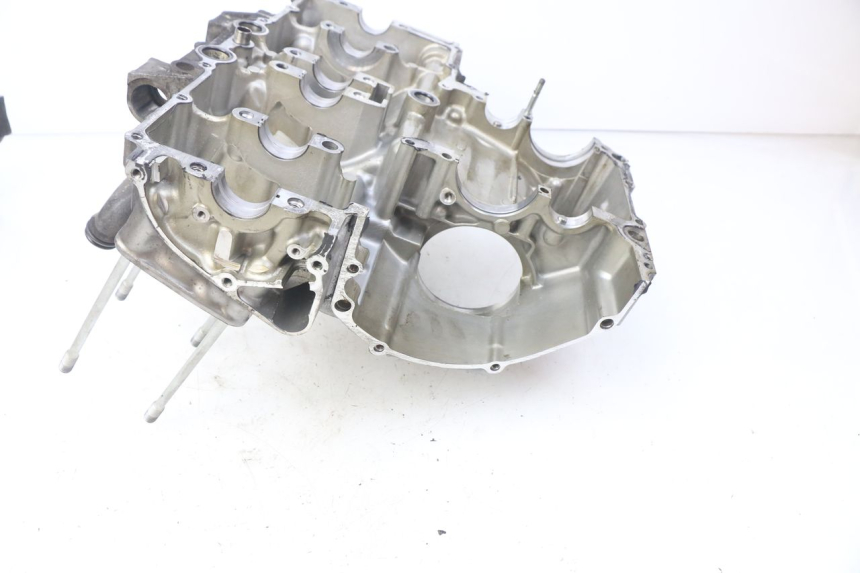 photo de CÁRTER DE MOTOR INFERIOR SUZUKI GSF S BANDIT 600 (2000 - 2004) - Primer plano técnico
