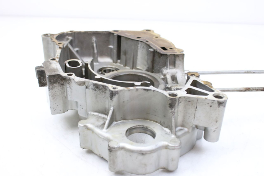 photo de CÁRTER DE MOTOR INFERIOR SYM HUSKY 125 (1999 - 2005) - Primer plano técnico