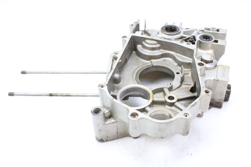 photo de CÁRTER DE MOTOR INFERIOR SYM HUSKY 125 (1999 - 2005) - Detalles de los puntos de fijación