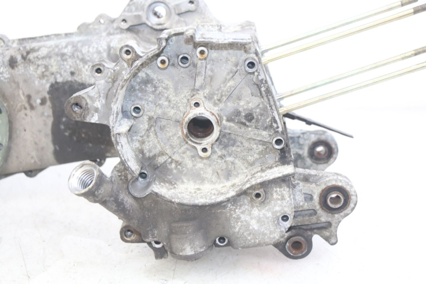 photo de CÁRTER DE MOTOR INFERIOR PEUGEOT KISBEE 4T 50 (2018 - 2022) - Características distintivas