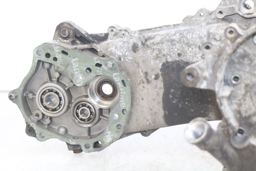 photo de CÁRTER DE MOTOR INFERIOR PEUGEOT KISBEE 4T 50 (2018 - 2022) - Zoom sobre los componentes