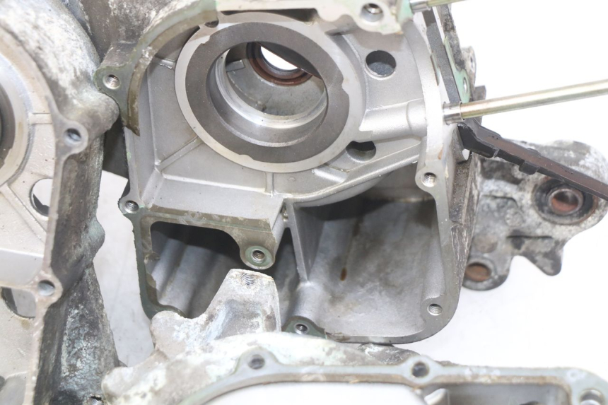 photo de CÁRTER DE MOTOR INFERIOR PEUGEOT KISBEE 4T 50 (2018 - 2022) - Enfoque en la estructura