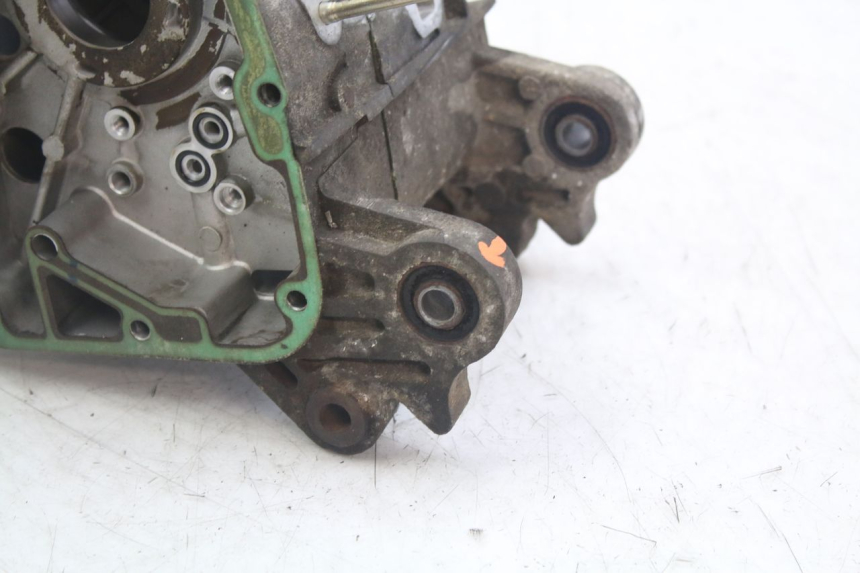 photo de CÁRTER DE MOTOR INFERIOR PEUGEOT KISBEE 4T 50 (2010 - 2017) - Detalle de la pieza