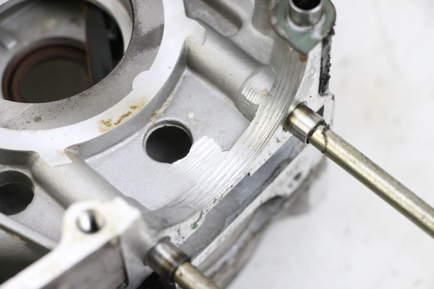 photo de CÁRTER DE MOTOR INFERIOR PEUGEOT KISBEE 4T 50 (2018 - 2022) - Enfoque en la estructura