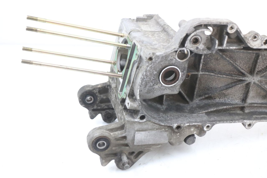 photo de CÁRTER DE MOTOR INFERIOR PEUGEOT KISBEE 4T 50 (2018 - 2022) - Detalle de la pieza