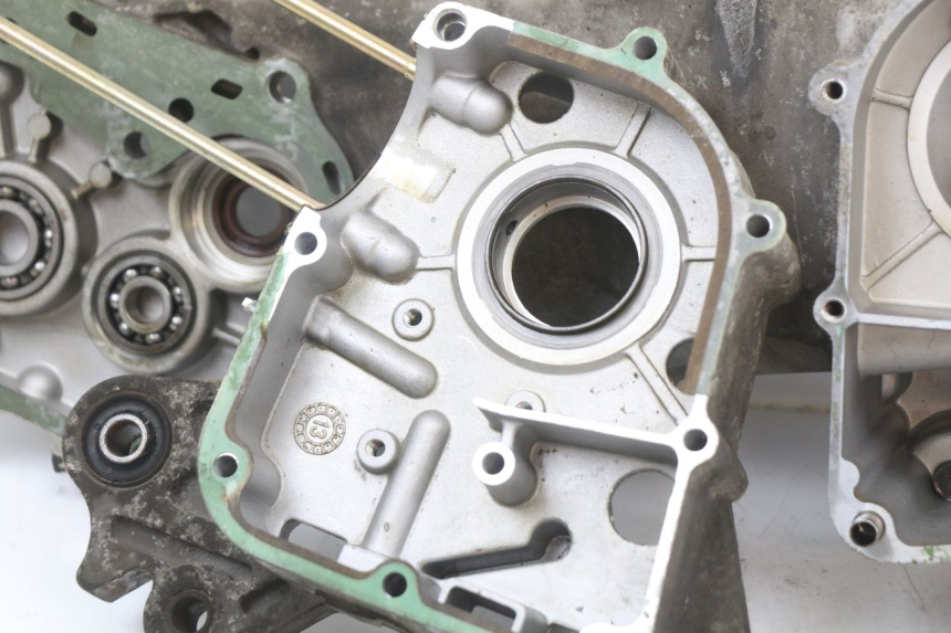 photo de CÁRTER DE MOTOR INFERIOR PEUGEOT KISBEE 4T 50 (2018 - 2022) - Primer plano técnico