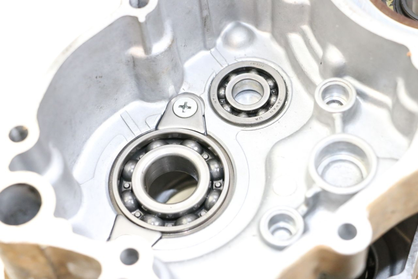 photo de CÁRTER DE MOTOR INFERIOR KAWASAKI KX 85 (2014 - 2021) - Zoom sobre los componentes