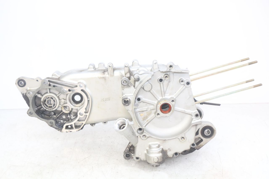 photo de CÁRTER DE MOTOR INFERIOR SYM MIO 50 (2011 - 2017) - Primer plano de alta resolución