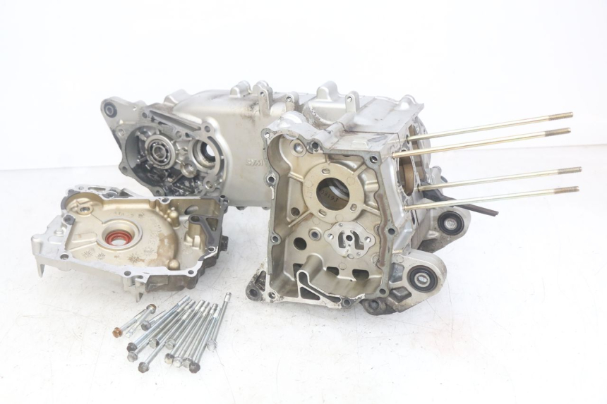 photo de CÁRTER DE MOTOR INFERIOR SYM MIO 50 (2011 - 2017) - Enfoque en la estructura