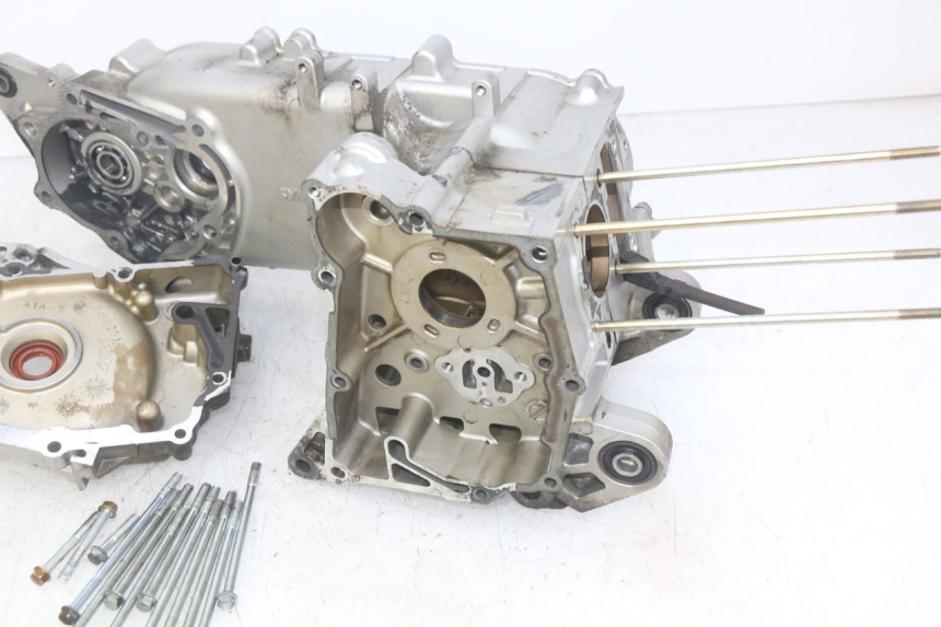 photo de CÁRTER DE MOTOR INFERIOR SYM MIO 50 (2011 - 2017) - Ángulo de visión alternativo