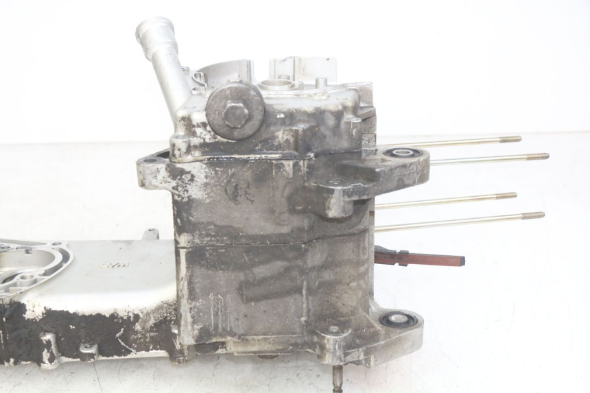 photo de CÁRTER DE MOTOR INFERIOR SYM MIO 50 (2011 - 2017) - Zoom estado de uso